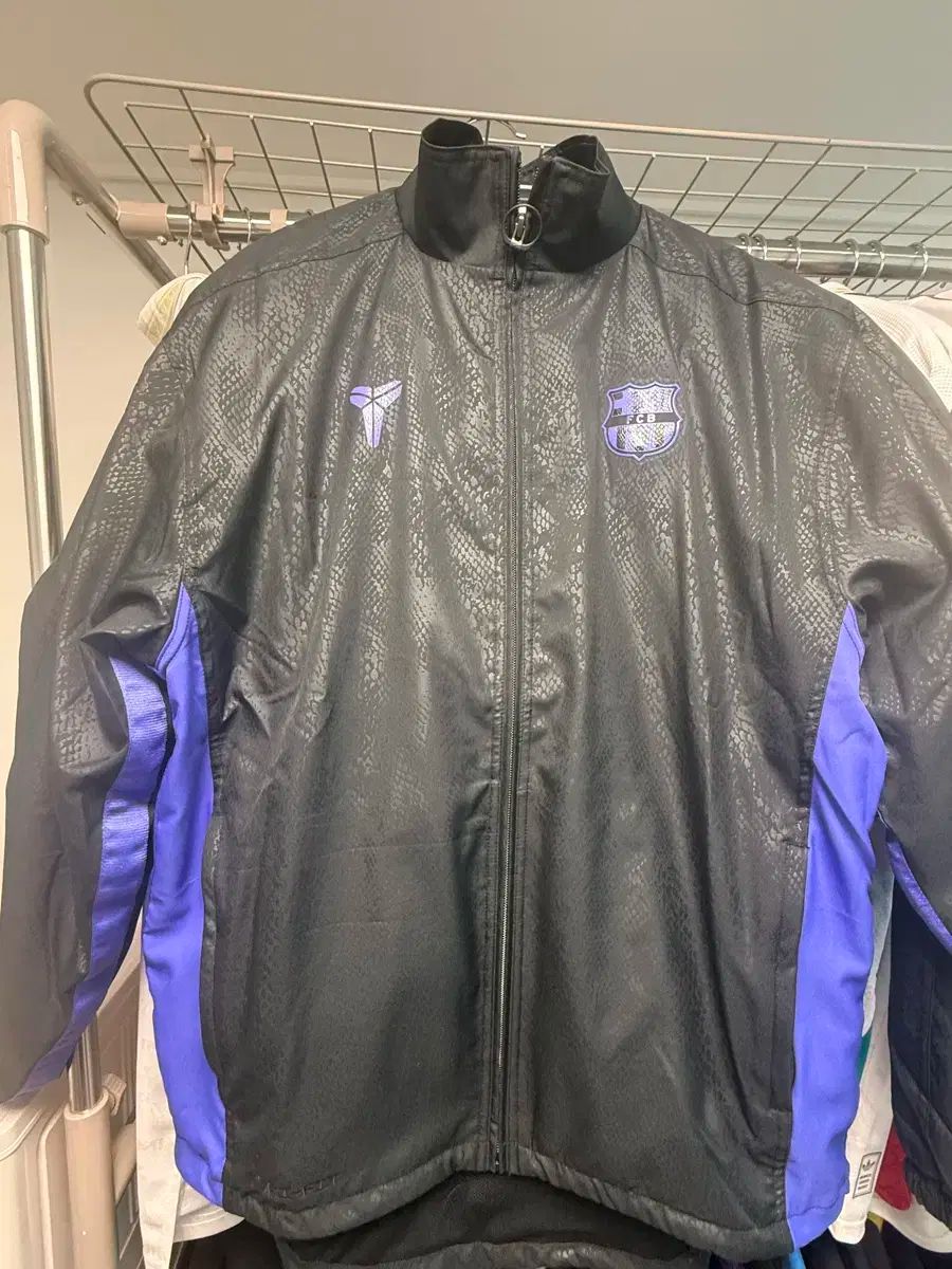 小売業者 21-22 バルセロナ アウェー用 ジャージ