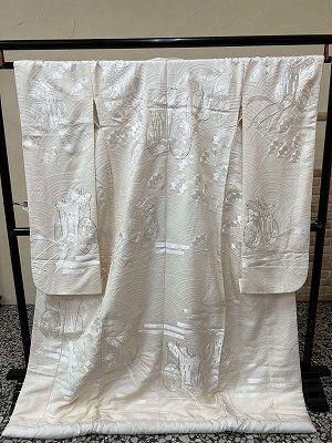 貸衣装処分品 白きなり打掛 御所車銀刺繍
