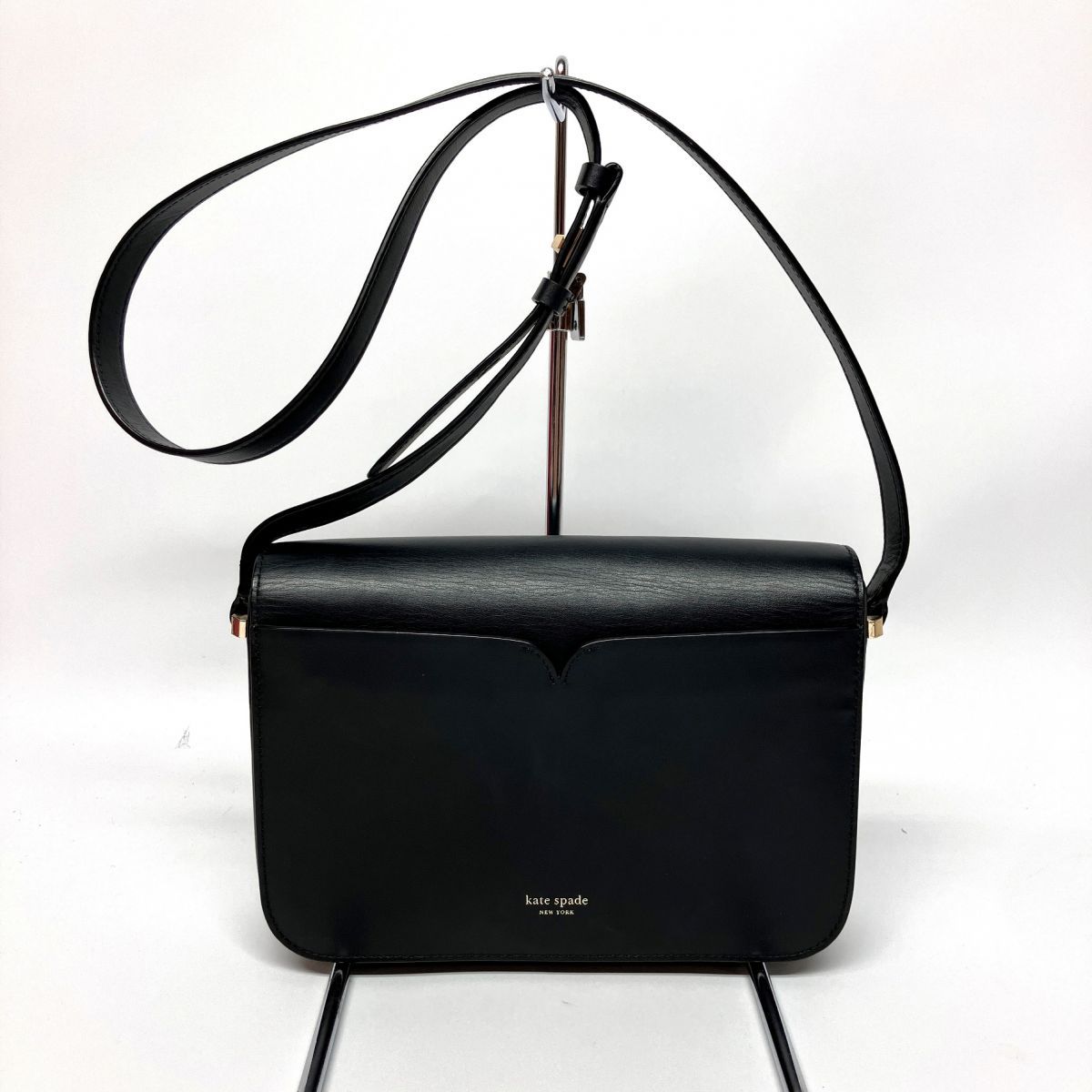 ✨未使用✨Kate spade ケイトスペード 二コラツイストロック コンパクト Kate Spade ケイトスペード 二コラ ツイストロック ショルダー