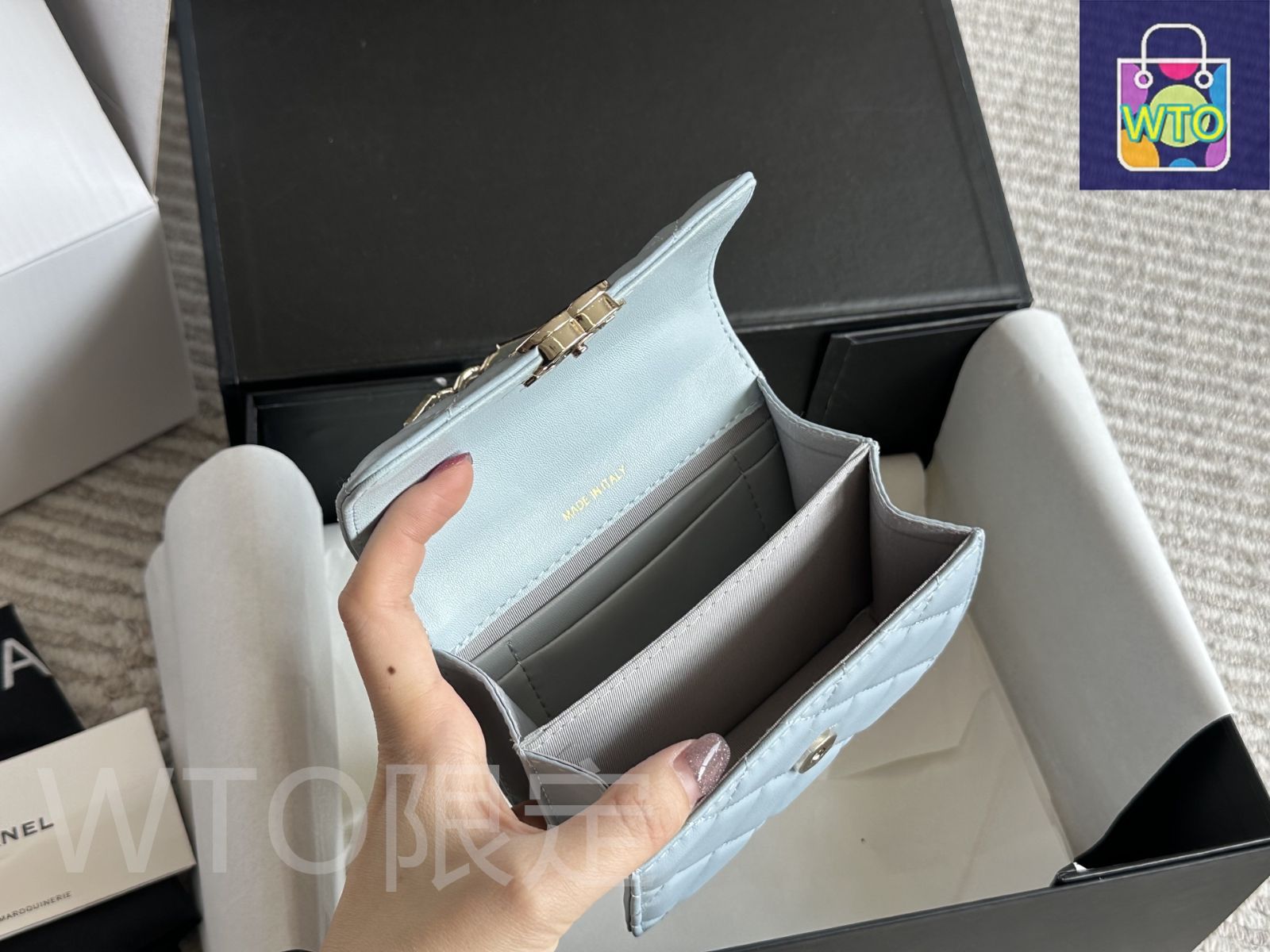 専用出品　ヌメポーチ 今日特価】Chanel 22s Enamel Handle Pouch エナメルハンドル