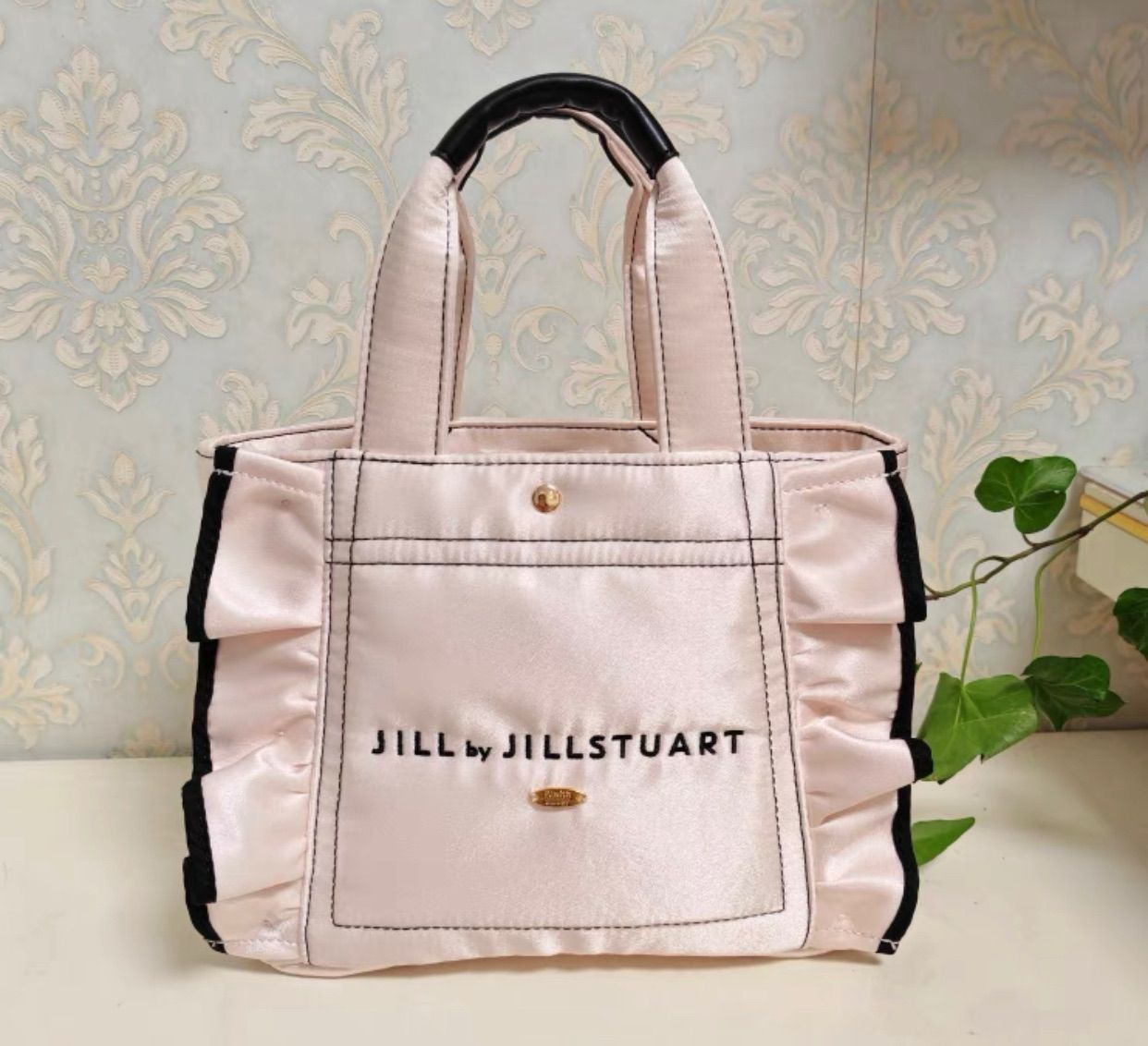 JILL by JILL STUART PEACH JOHN サテンフリルトート PEACH JOHN JILL by JILL STUART サテンフリルトート