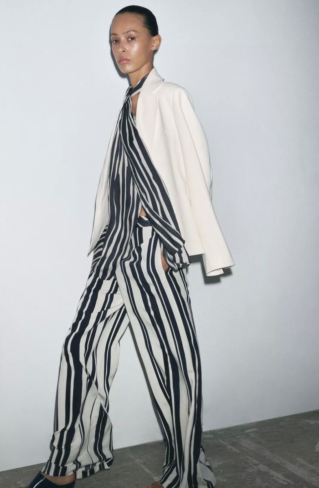 極美品ZARA(ザラ)ホワイトステッチジャケット - Mercari