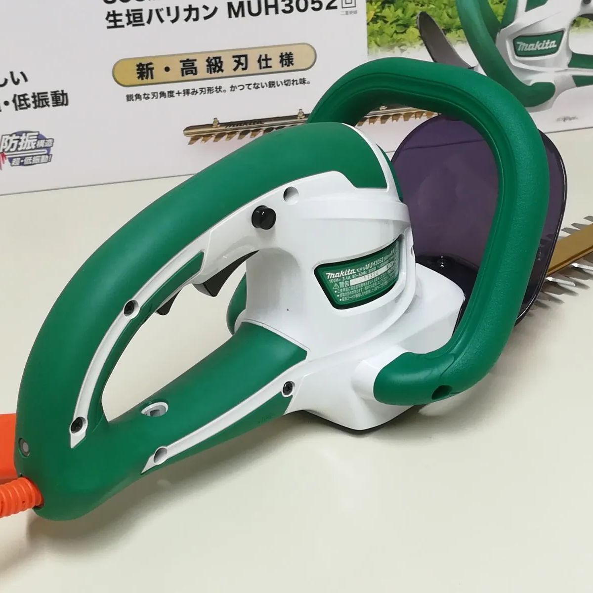 マキタ　生垣バリカン　300ミリ　MUH3052 未使用 マキタ MUH4051/MUH4651 生垣バリカン 高級刃仕様【送料無料】
