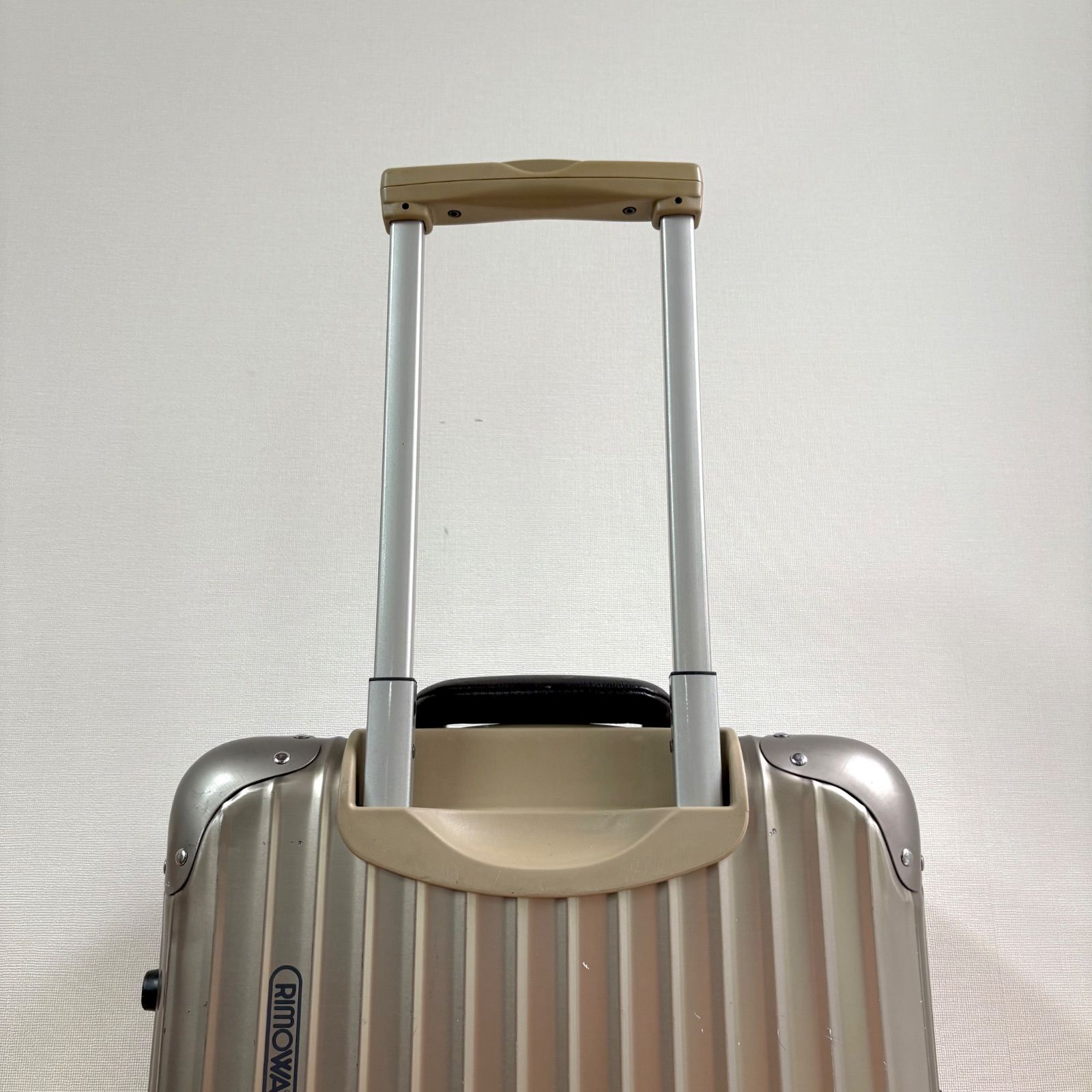 説得力のある RIMOWA TOPAS CABIN PREMIUM TROLLEY TITANIUM 32L リモワ トパーズ トロリー チタニウム キャリーケース 激安大特集！