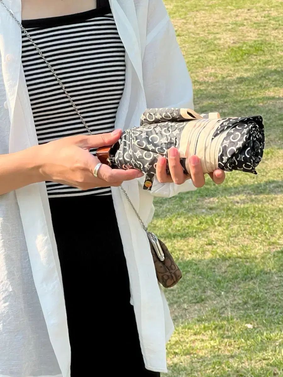 【美品】 希少 セリーヌ 傘 マカダム トリオンフ シルバー グレー セリーヌ傘 美品】 希少 セリーヌ 傘 マカダム トリオンフ シルバー