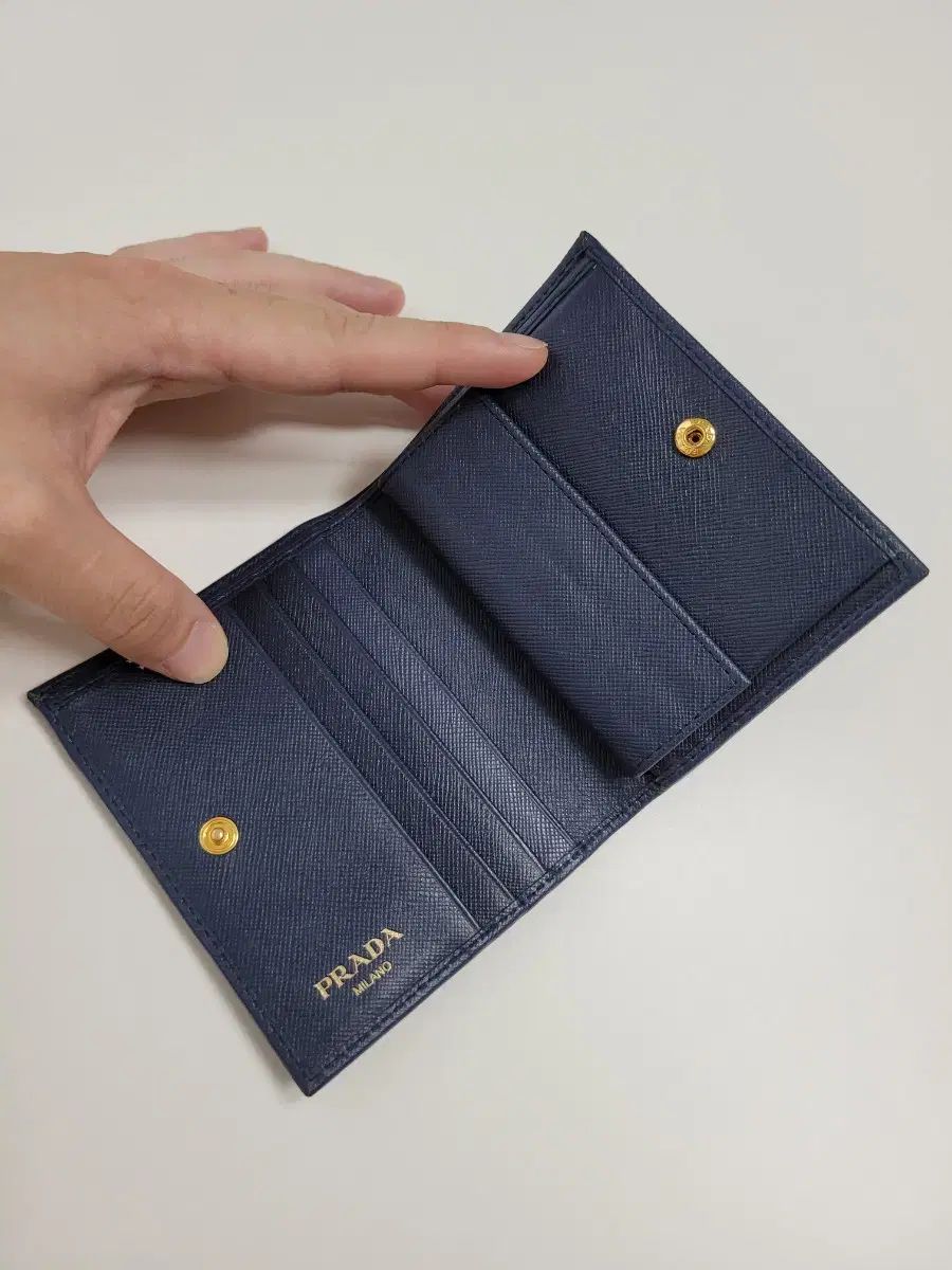 ★【PRADA】 メタルロゴ サフィアーノ カードウォレット★ PRADA(プラダ) サフィアーノ メタルロゴ カード ミドル