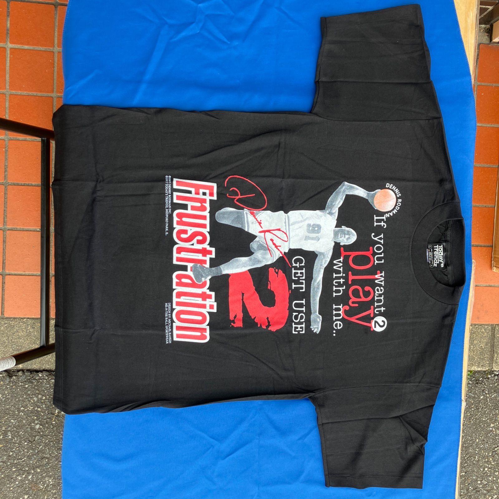 デニス・ロッドマン フォト&サイン入りTシャツ - メルカリ