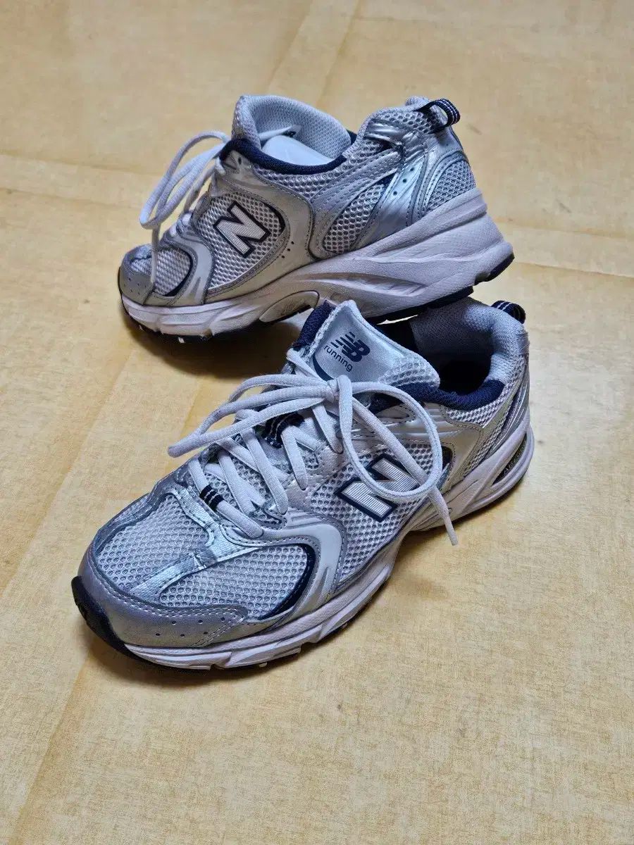 【雷市場（ポンジャン）商品韓国直送】New Balance(ニューバランス) 530 235 サイズ