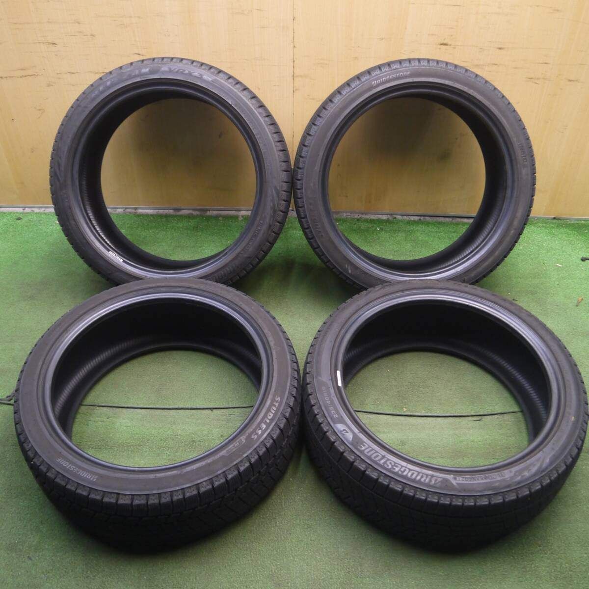 バリ溝 21年 9.5分 スタッドレス 235 40R19 ブリヂストン ブリザック VRX3 タイヤ クラウン カムリ等 4022904KKスタ