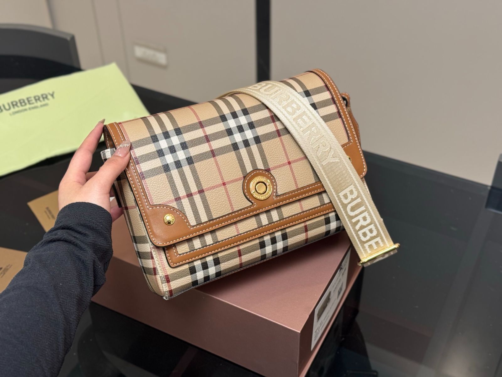♦Burberry♦マイクロ キャンバス バッグ☆正規品☆ Bag-1-1-ad7c9.jpg?fit=max&w=
