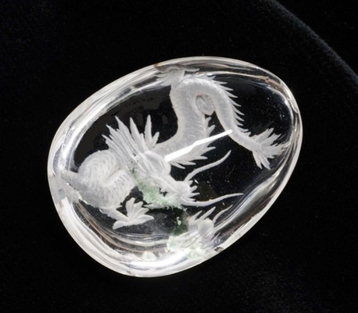 天然水晶立体彫刻龍 木製台座付き】水晶 龍彫刻