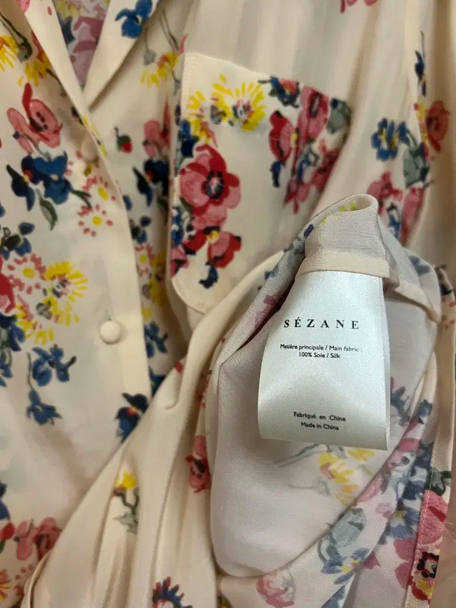 セザンヌ SEZANE シルク 100 % フラワー シャツ フローラル