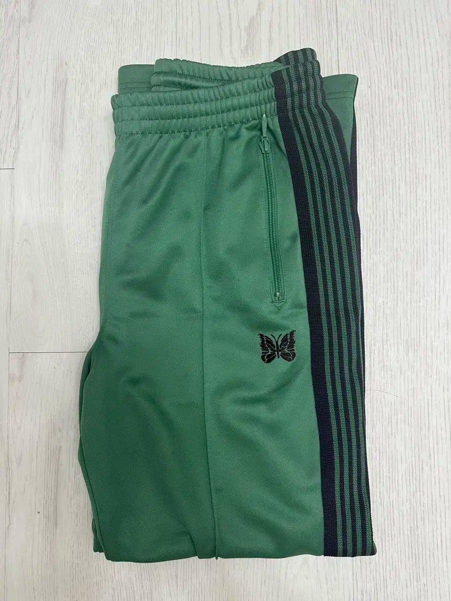 サイズ変更可能　ストレート　グリーン　needles トラックパンツ 中古・古着通販】Needles (ニードルズ) トラックパンツ グリーン