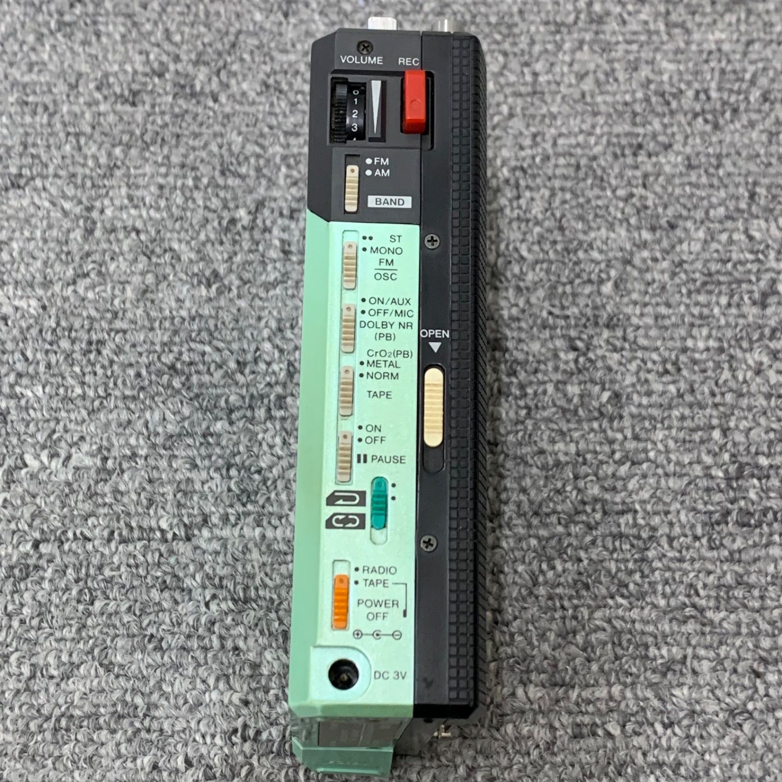 AIWA HS-J7 FM/AM ステレオラジオカセットレコーダージャンク品