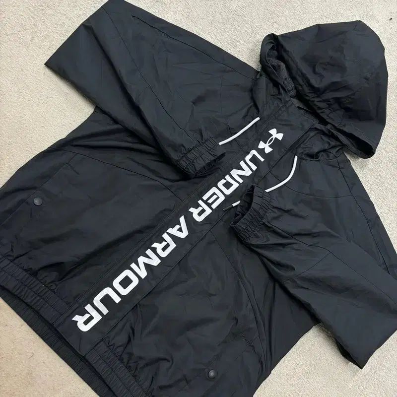 純正品/ M UNDER ARMOUR(アンダーアーマー) レディース ウィンド