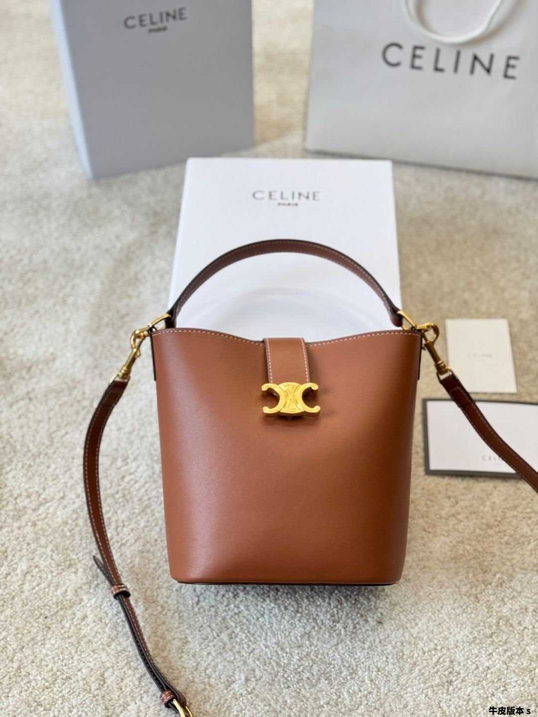 【CELINE】Louise バケットバッグ Unboxing Celine Louise Bag - First Impression & What Fits