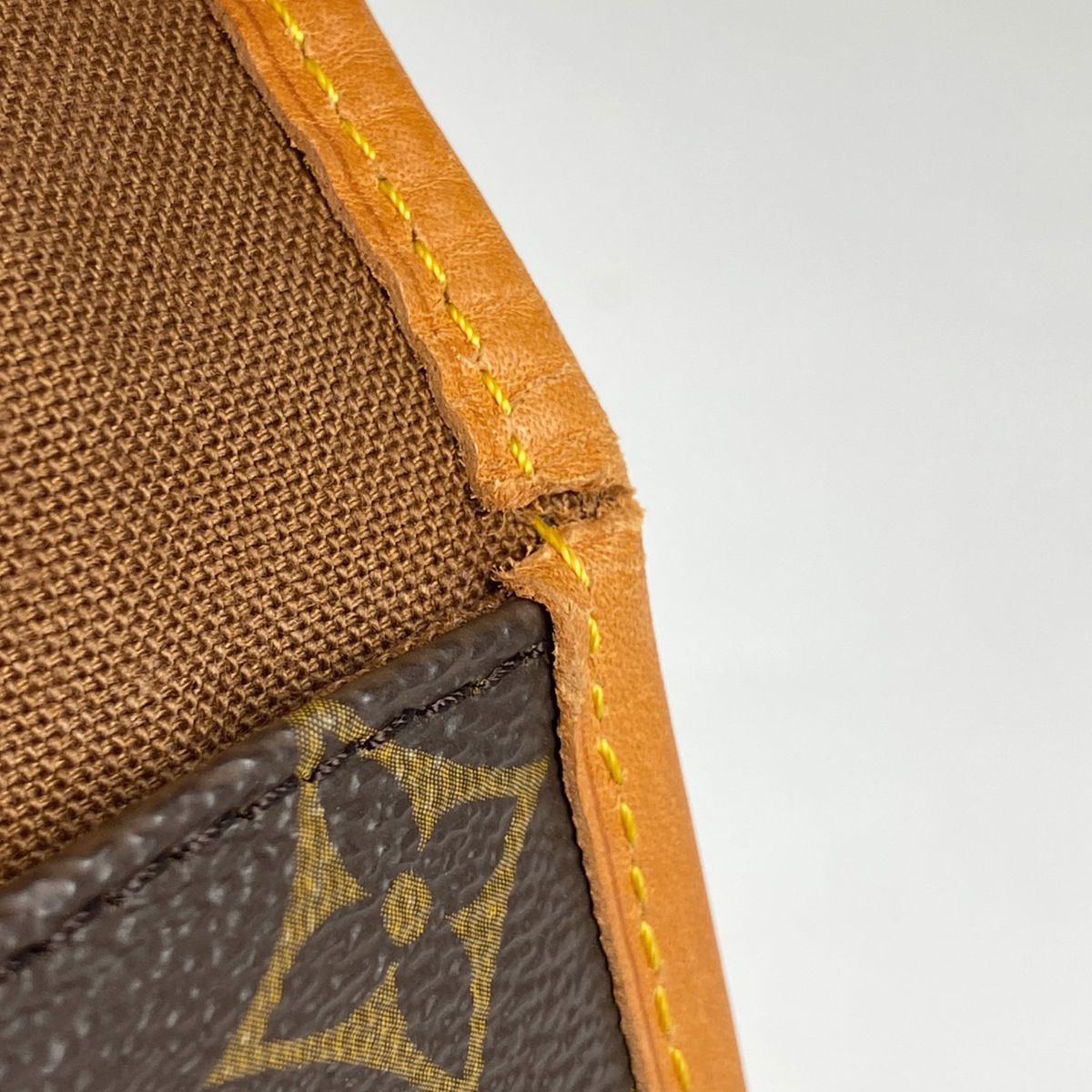 Vuitton ベルエア