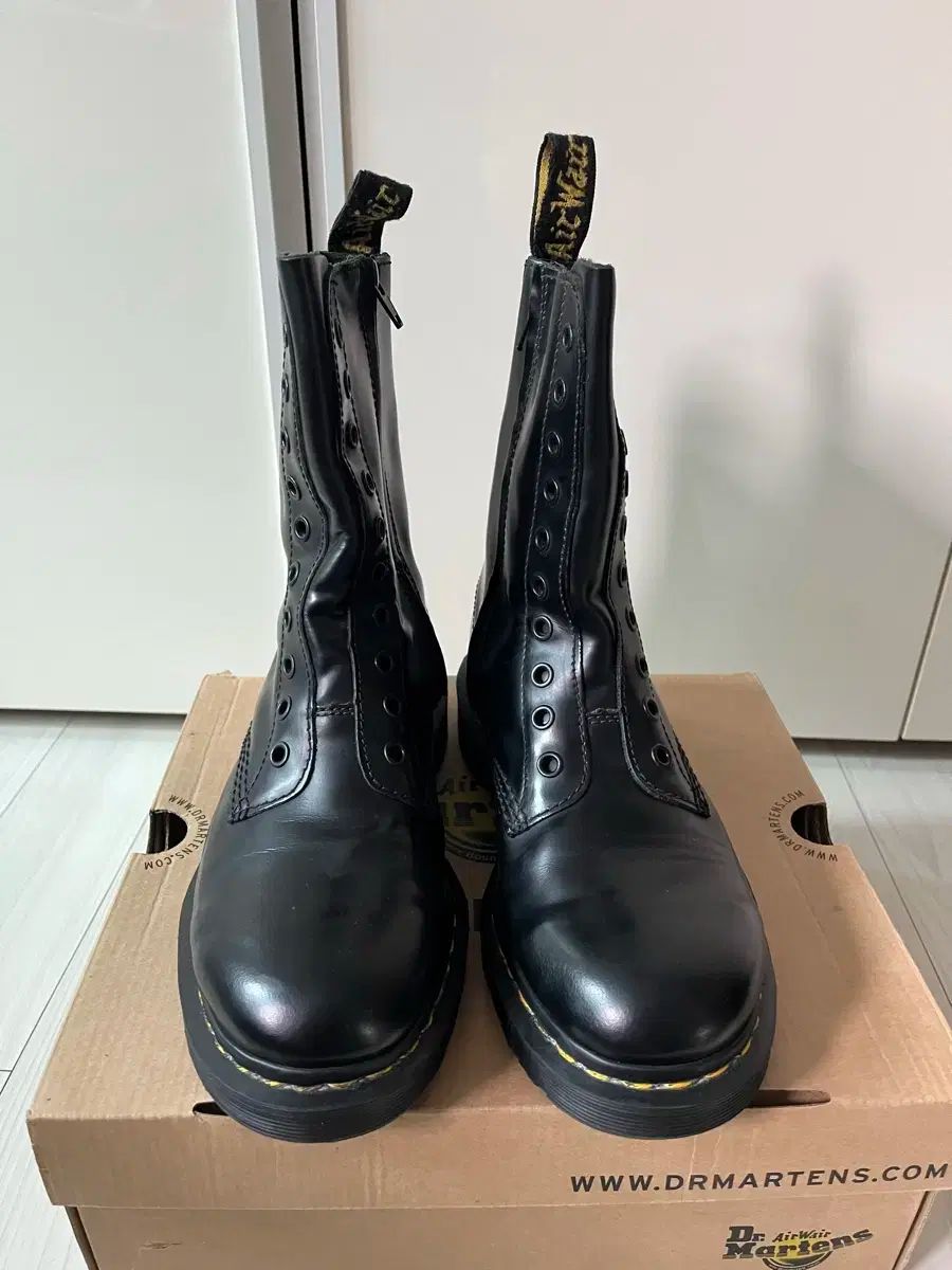 VETEMENTS DR. MARTENS 40