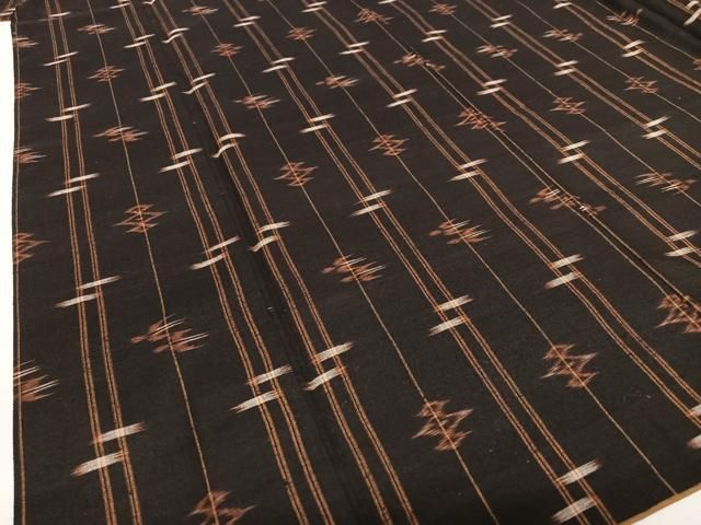 平和屋着物●国指定重要無形文化財　本場久米島紬　手織　飛鳥文　正絹　逸品　AABB6402zg 平和屋着物○国指定重要無形文化財 本場久米島紬 手織 飛鳥文 正絹