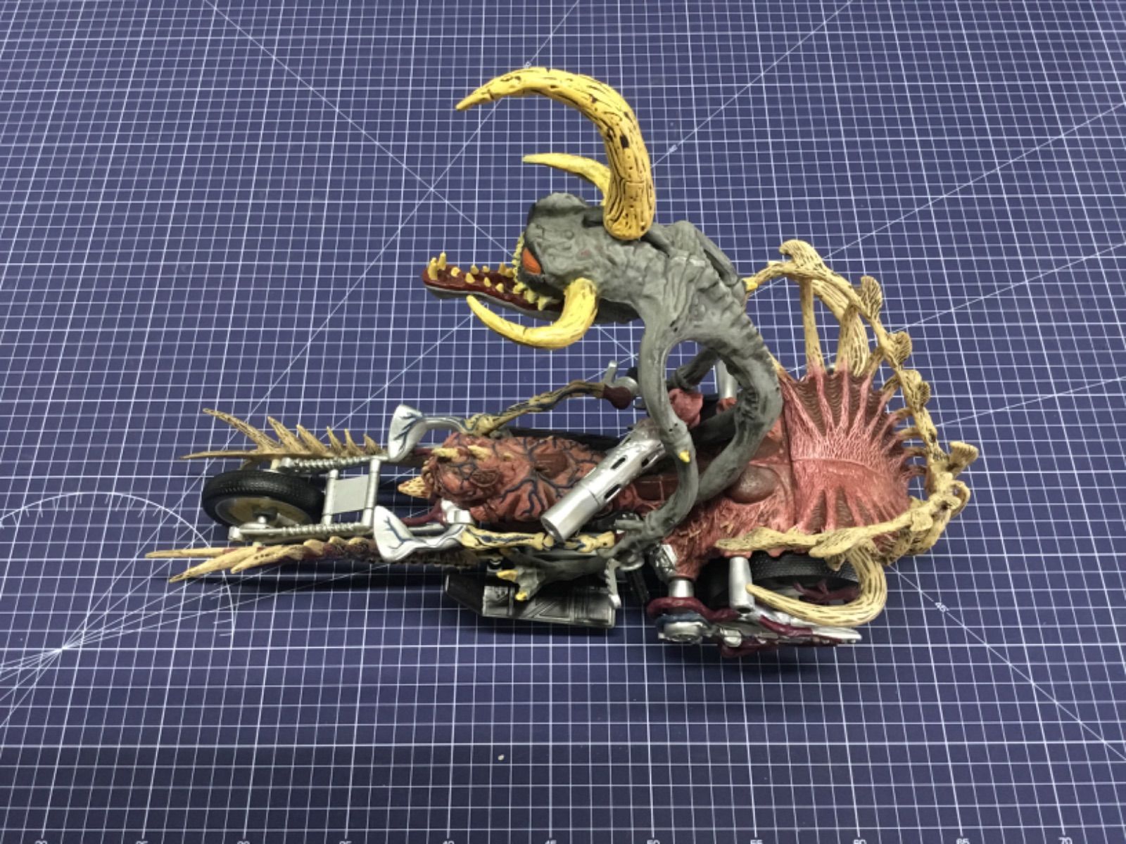 スポーン ウルトラアクションフィギュア バイオレーター