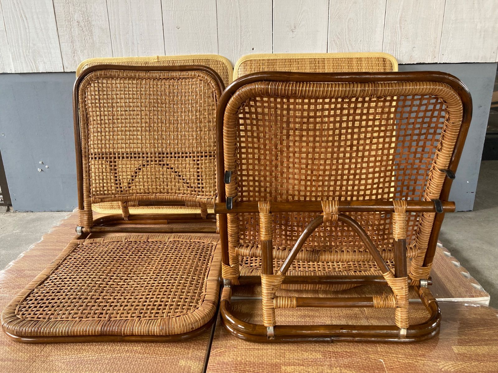 希少　座椅子　３脚　藤　折りたたみ　レトロ　アンティーク　ヴィンテージ 希少 座椅子 3脚 藤 折りたたみ レトロ アンティーク ヴィンテージ