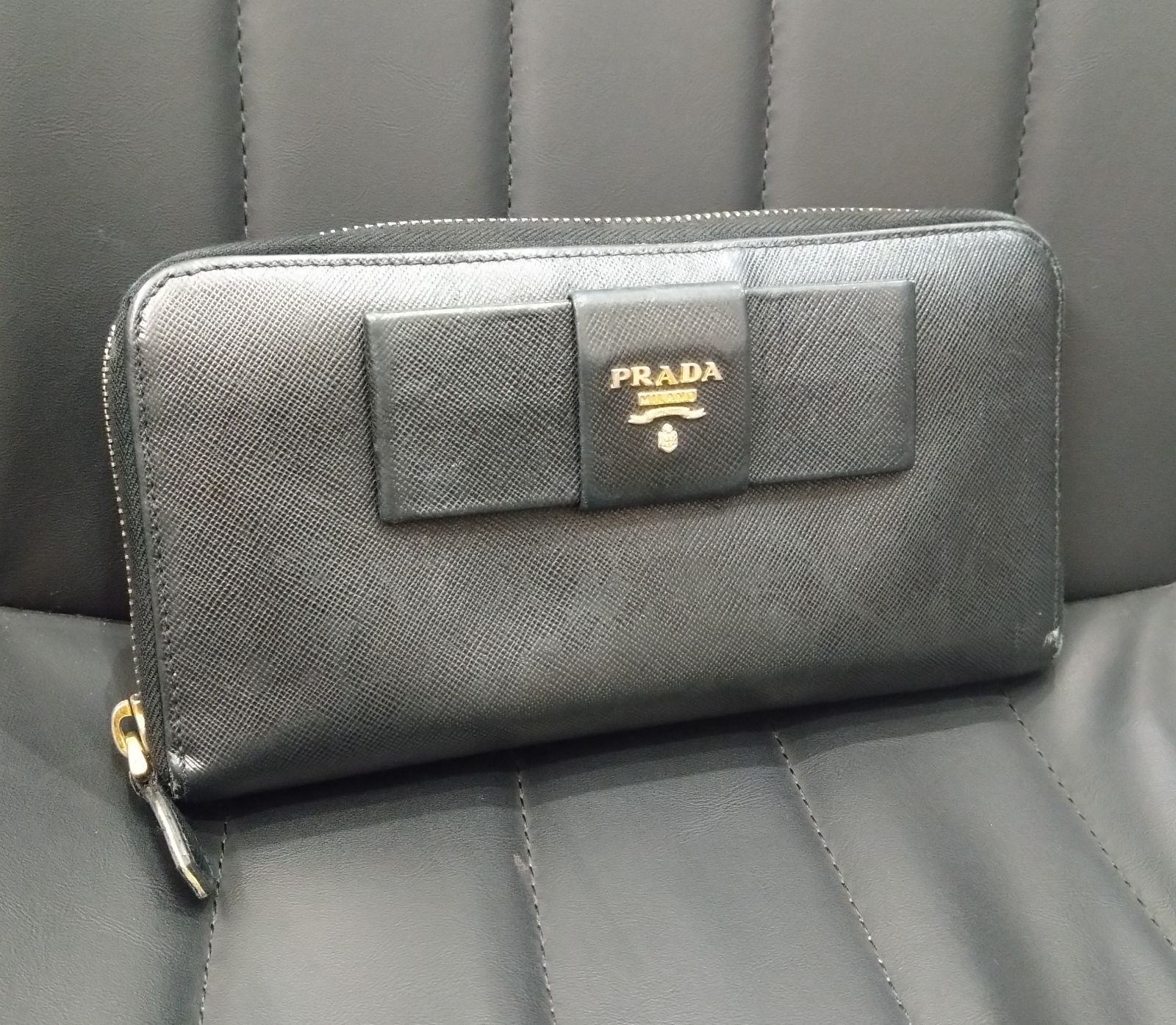 ☆2131 大人気！ PRADA プラダ リボン サフィアーノ ラウンド