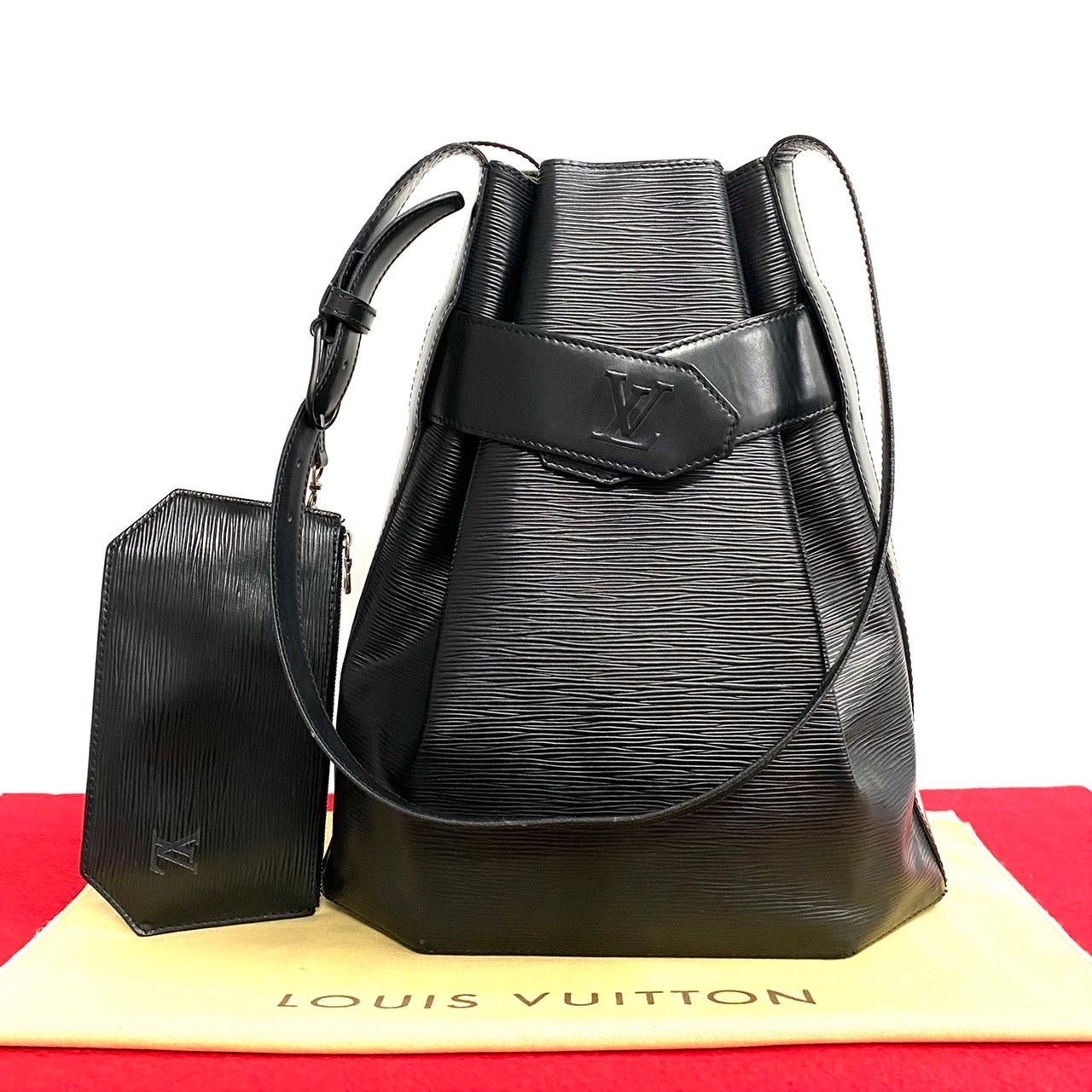 美品 ルイヴィトン レザー ショルダーバッグ サックデポール エピ 巾着 黒 LOUIS VUITTON エピ サックデポール ブラックノワール