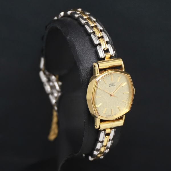 SEIKO セイコー 腕時計1E20-5760 ゴールド文字盤 オーバル 石付 SEIKO セイコー 腕時計1E20-5760 ゴールド文字盤 オーバル 石付