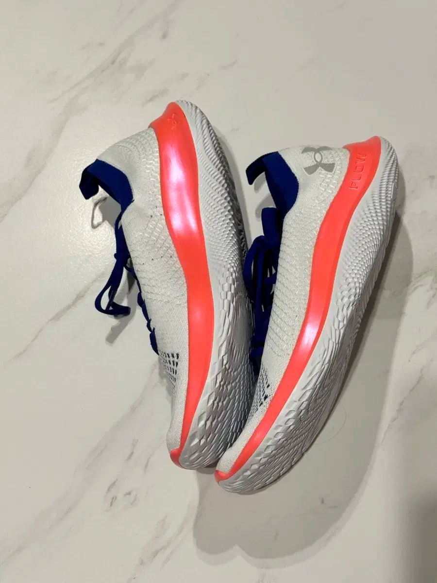 UNDER ARMOUR アンダーアーマー フルイドフロー ベロシティ SE ランニングシューズ 軽量 スニーカー