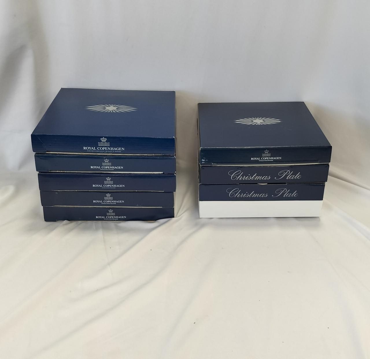ROYAL COPENHAGEN イヤープレート 9枚セット 1997年-2005年 ROYAL COPENHAGEN Year Plates Set of 9 1997-2005