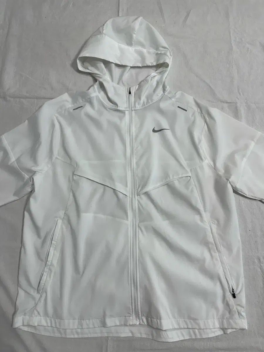 【雷市場（ポンジャン）商品韓国直送】 Nike(ナイキ） ウインドランナー ウインドブレーカー