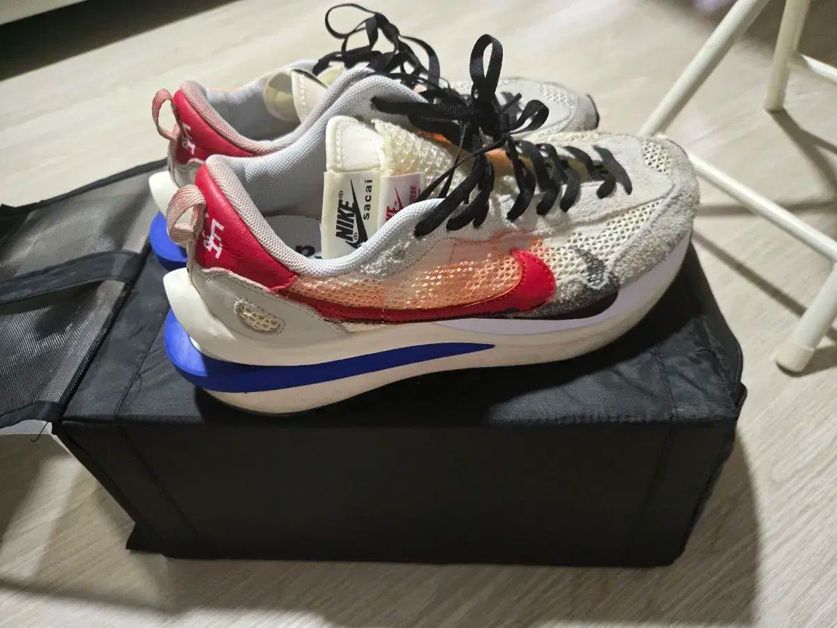 NIKE(ナイキ) sacai(サカイ) ヴェイパー ワッフル ロイヤル フューシャ 