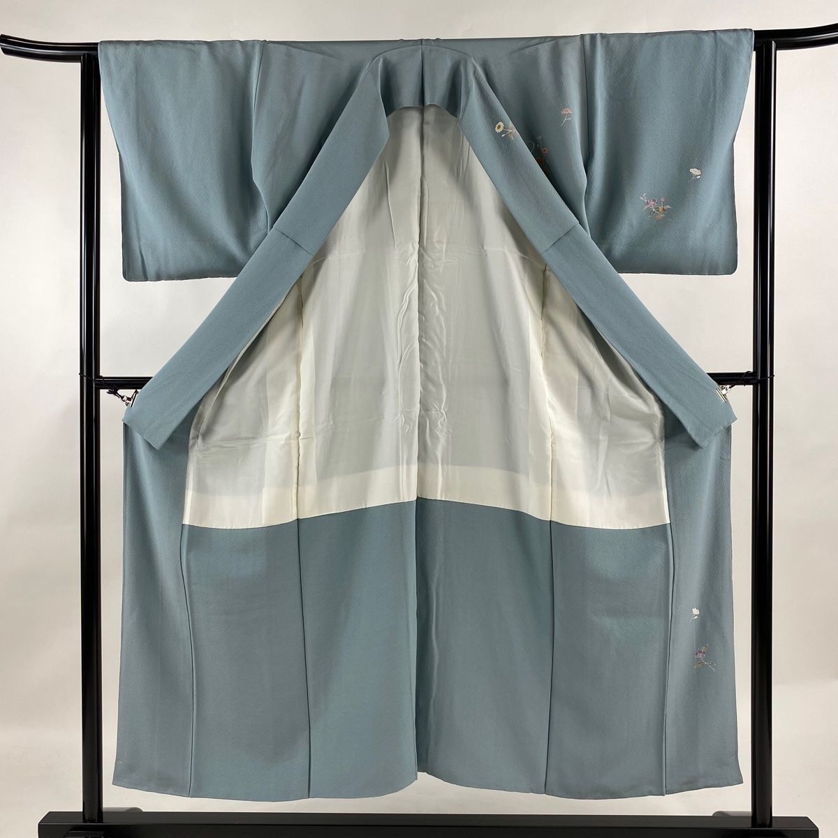 付下げ 身丈151cm 裄丈62cm S 袷 百貫達雄 落款 枝花 青灰色 正絹 名品  