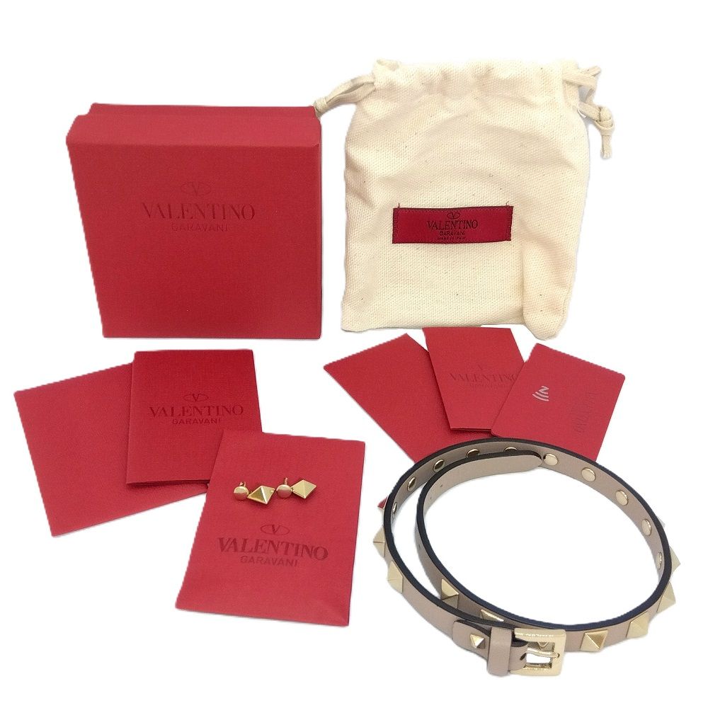 極美品✨VALENTINO ブレスレット　ロックスタッズ　ピンクベージュ　箱付き 極美品✨VALENTINO ブレスレット ロックスタッズ ピンクベージュ