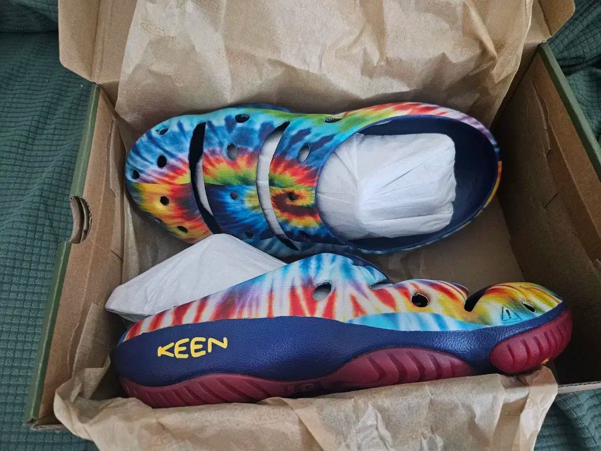 KEEN キーン ヨギ 芸術 スライド 絞り染め模様 270 265