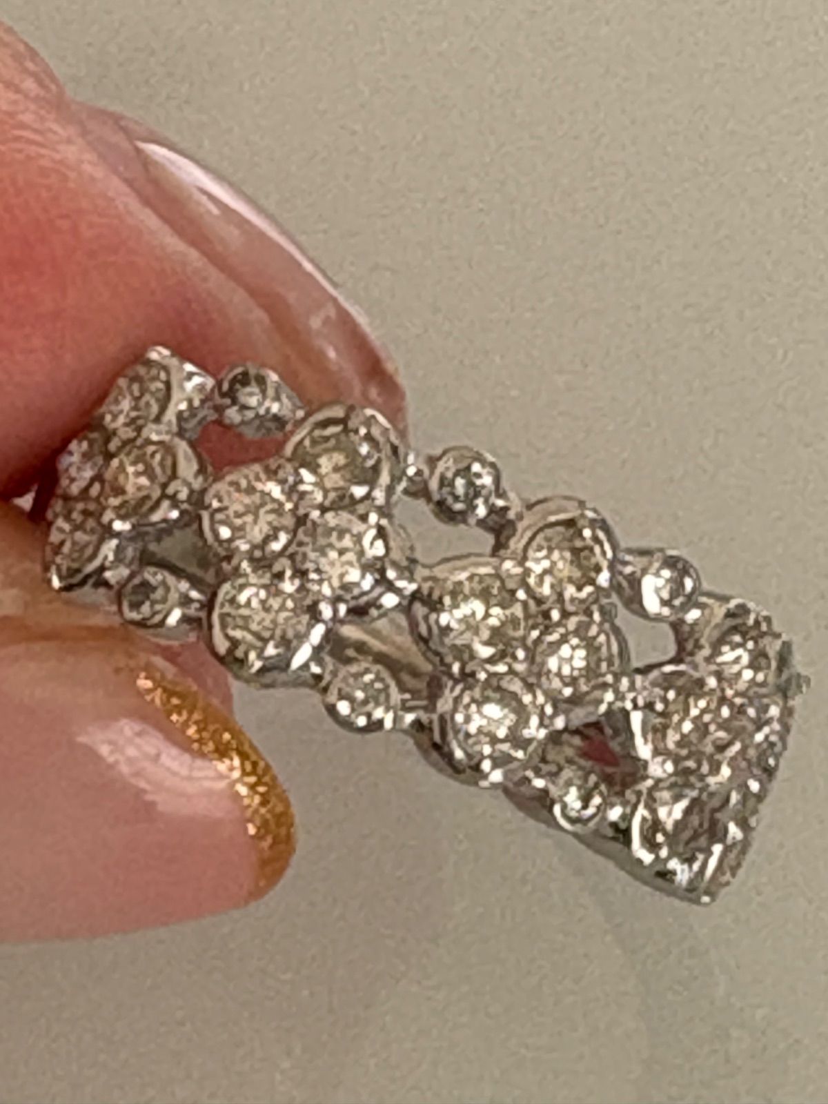 プラチナ✨フラワーモチーフライン✨ダイヤ1.00ct✨透明感キラキラ 