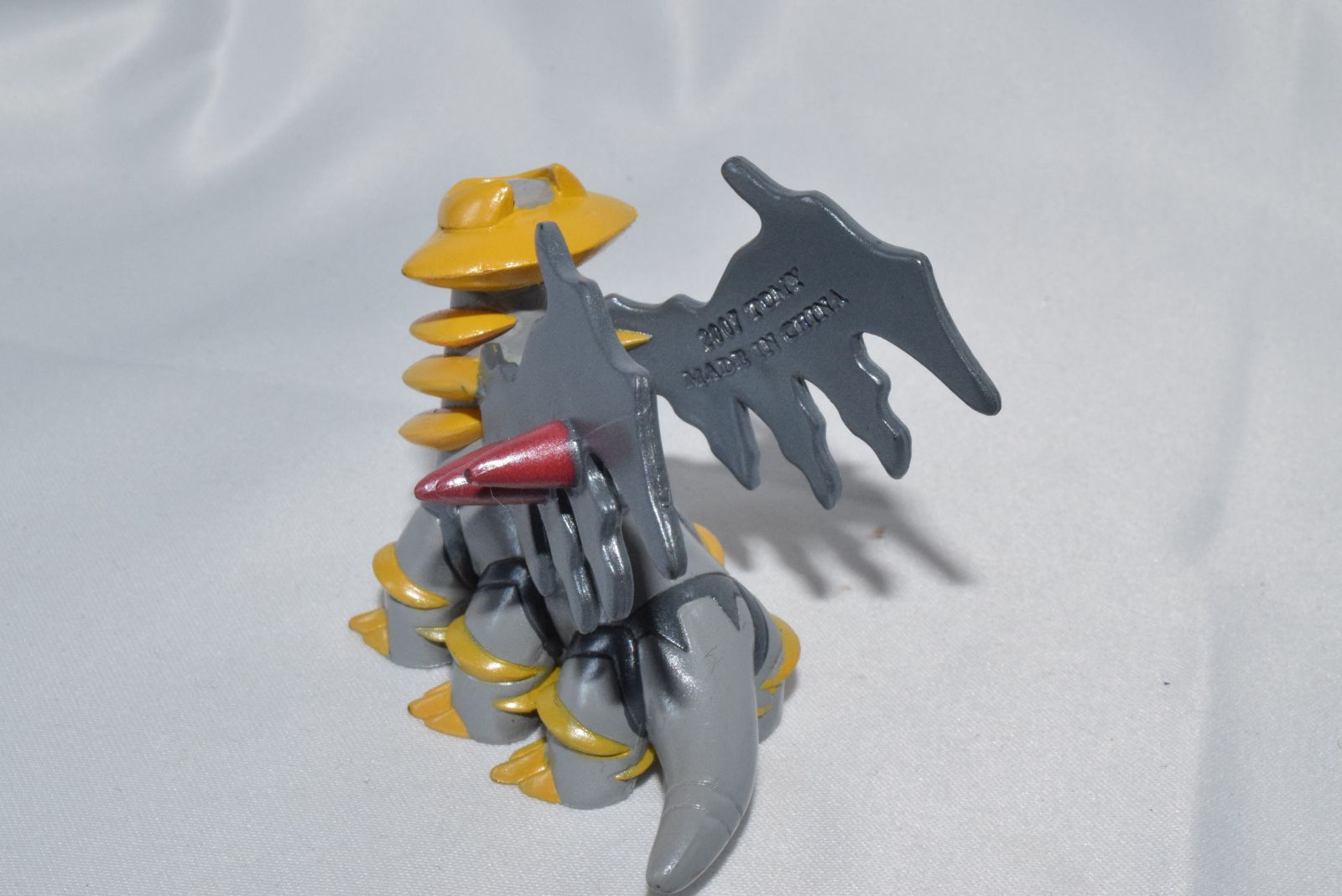 ギラティナ メタリックver モンコレ フィギュア ポケモン