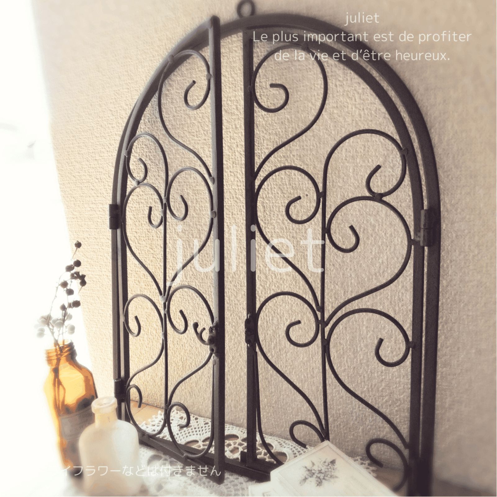 大割引を提供しています。 フレンチアンティーク風 アイアン 窓枠 窓辺 ウォールデコ 窓格子 お洒落 可愛い シャビー クラシック レトロ ヴィンテージ 防犯 内窓 室内 屋外 小窓 庭 ガーデン アプローチ 玄関 パティオ フェンス 壁掛け インテリア 装飾 ディスプレイ ヨーロッパ