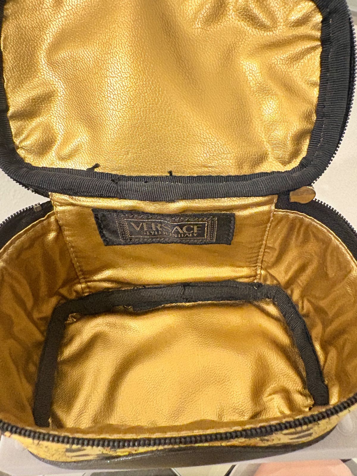 ヴェルサーチ ミニバニティポーチ サンバースト【Gianni Versace