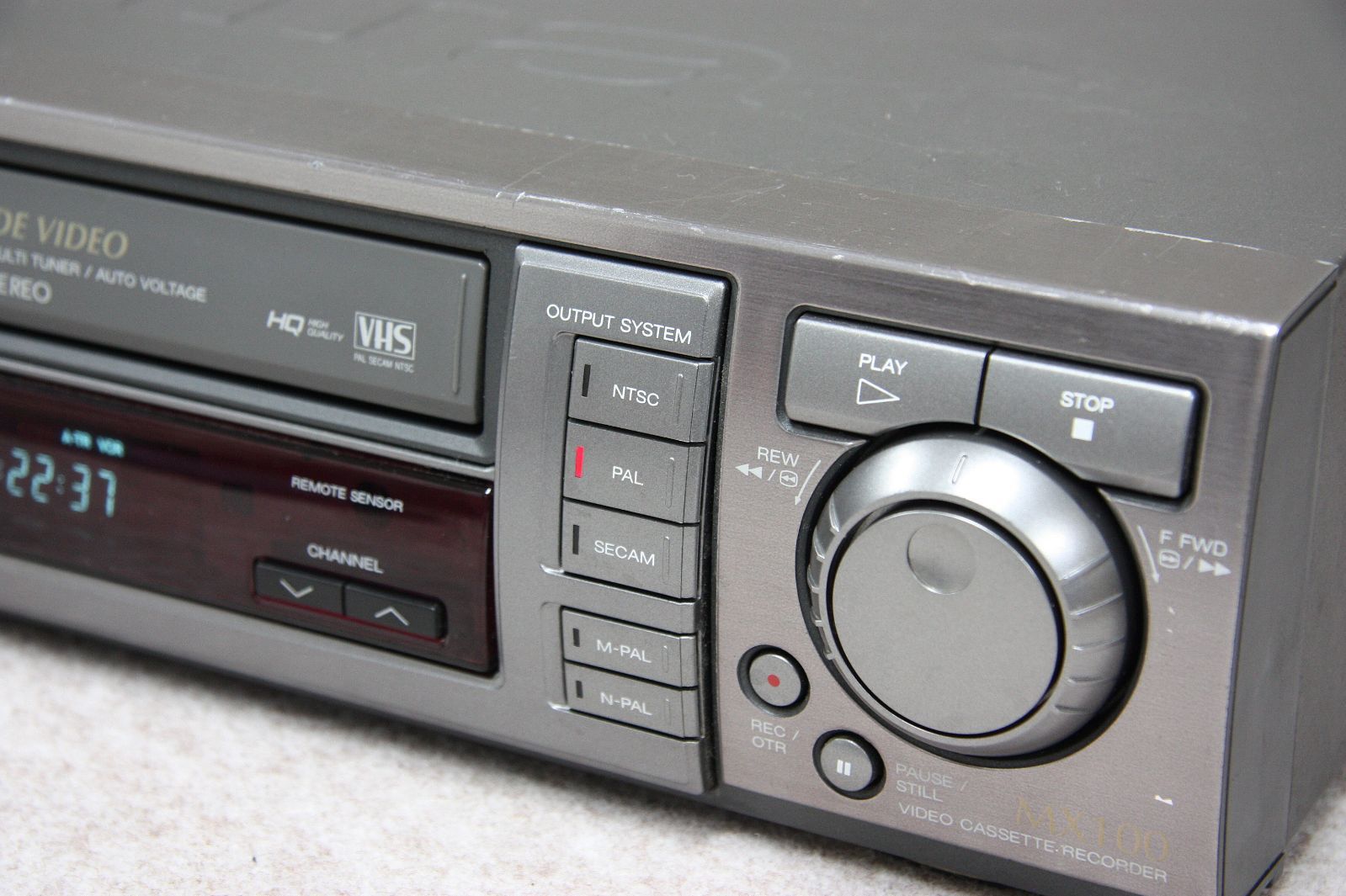 AIWA ワールドワイドVHSビデオデッキ NTSC/PAL/SECAM対応HV