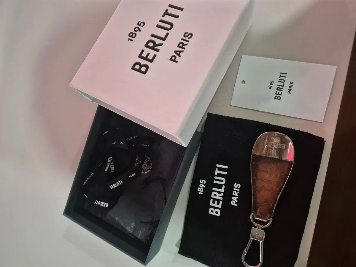 Berluti（ベルルッティ） キーリング ベルルッティ キーホルダー B