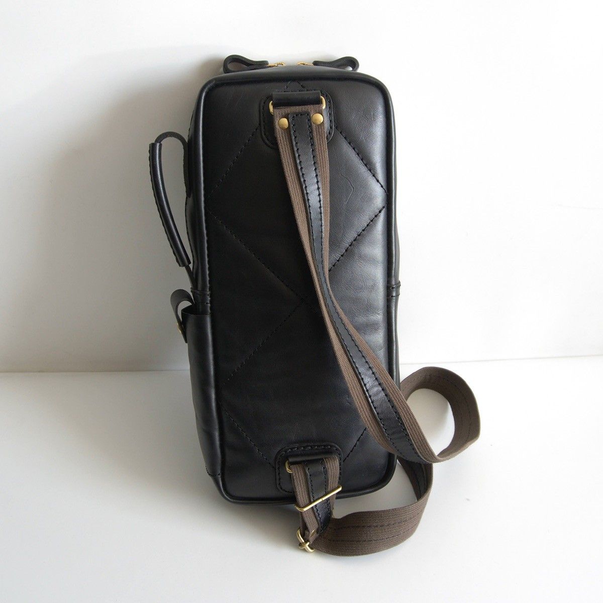 美品】 HERZ ヘルツ 【ワンショルダー・ファスナータイプ(F-34 
