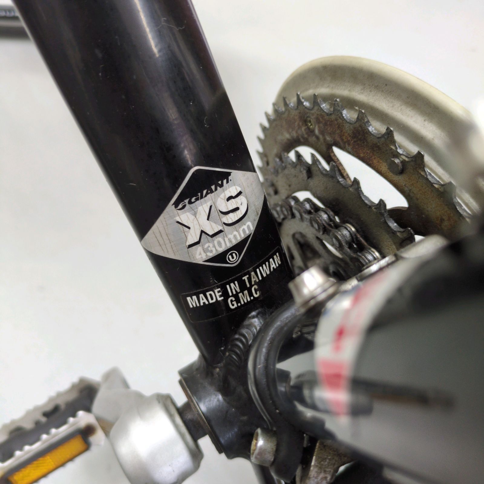 J590 ☆サビキズ使用感有り☆MTB☆GIANT☆GLiDE R3☆3✕8段☆700×38C