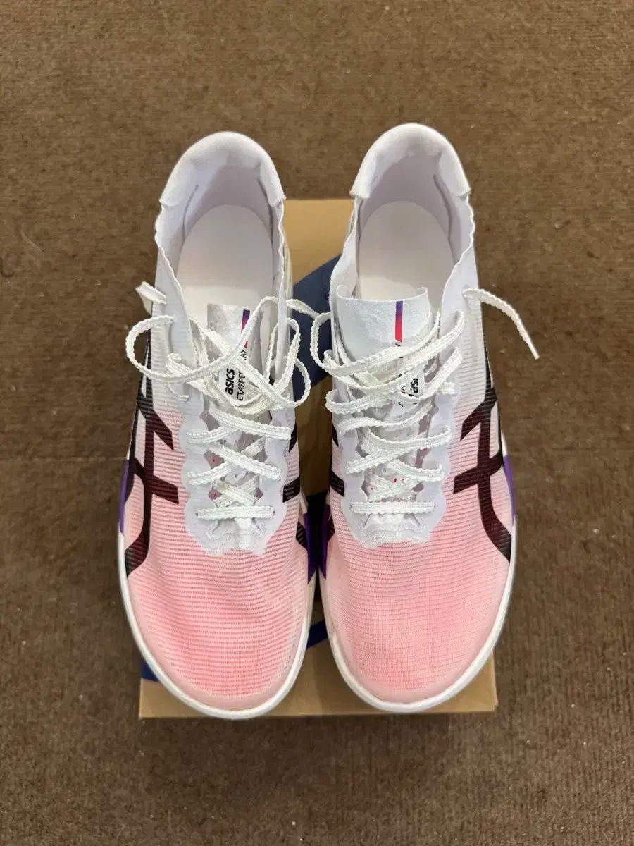 アシックス メタスピード レイ 東京 白 フラッシュ レッド 270