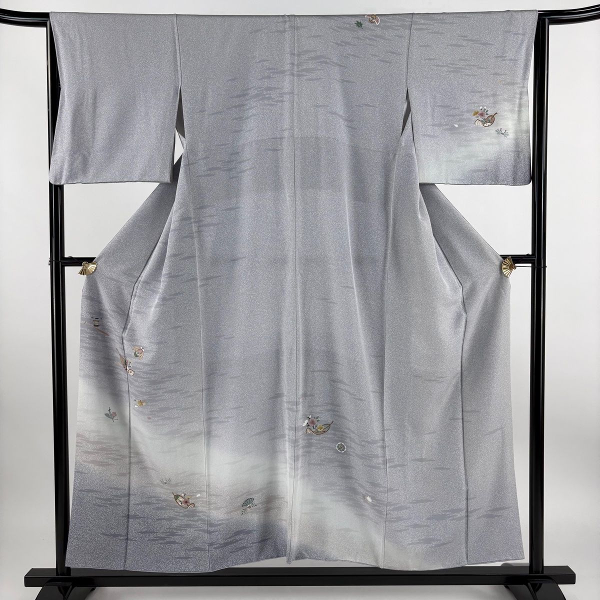 身丈153cm 裄丈64cm M 袷 鳥 草花 ぼかし 薄紫 正絹 【利】 秀品 【中古】