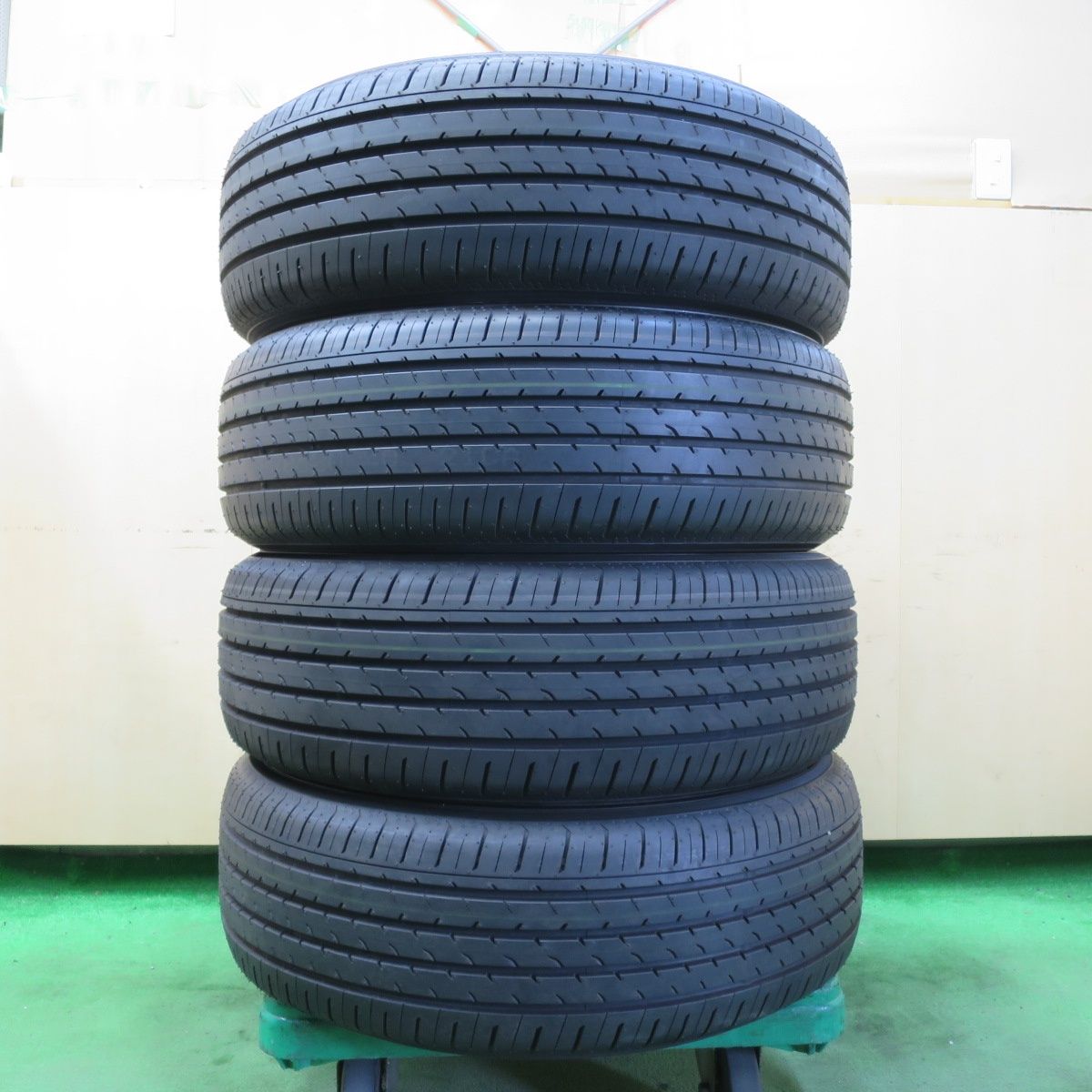 送料無料] 新車外し！24年☆225/60R18 ヨコハマ アドバン V03 タイヤ 