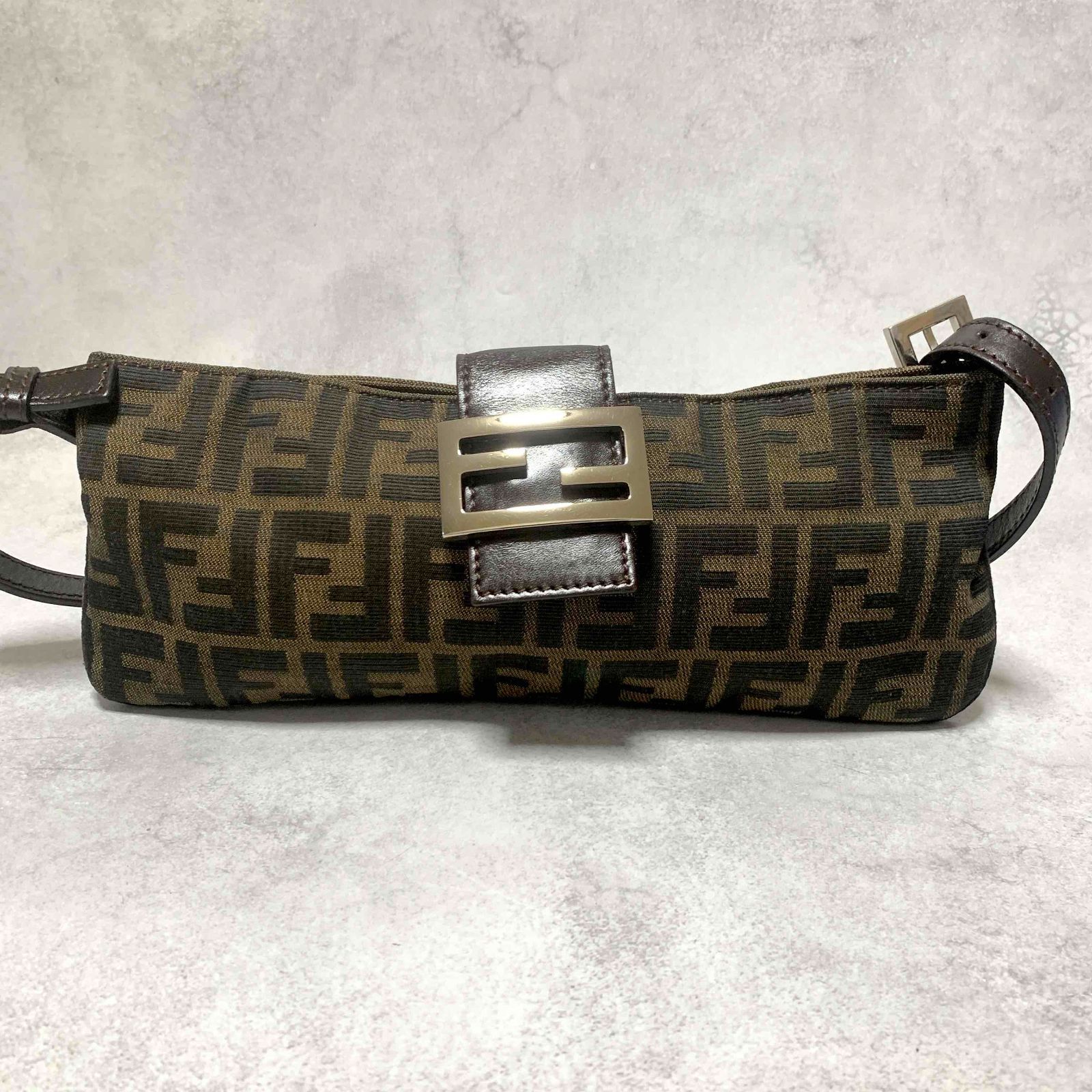 フェンディFENDI マンマバケット ワンショルダー FF金具 ブラック