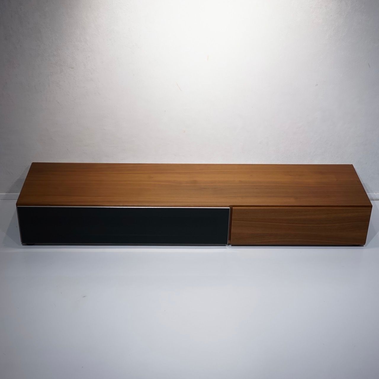 BoConcept ボーコンセプト LUGANO ルガーノ テレビボード TVボード AVボード ローボード 木製 ガラス扉 モダン ホテルライク ラグジュアリー USTAUSTRALIA_COM_AU