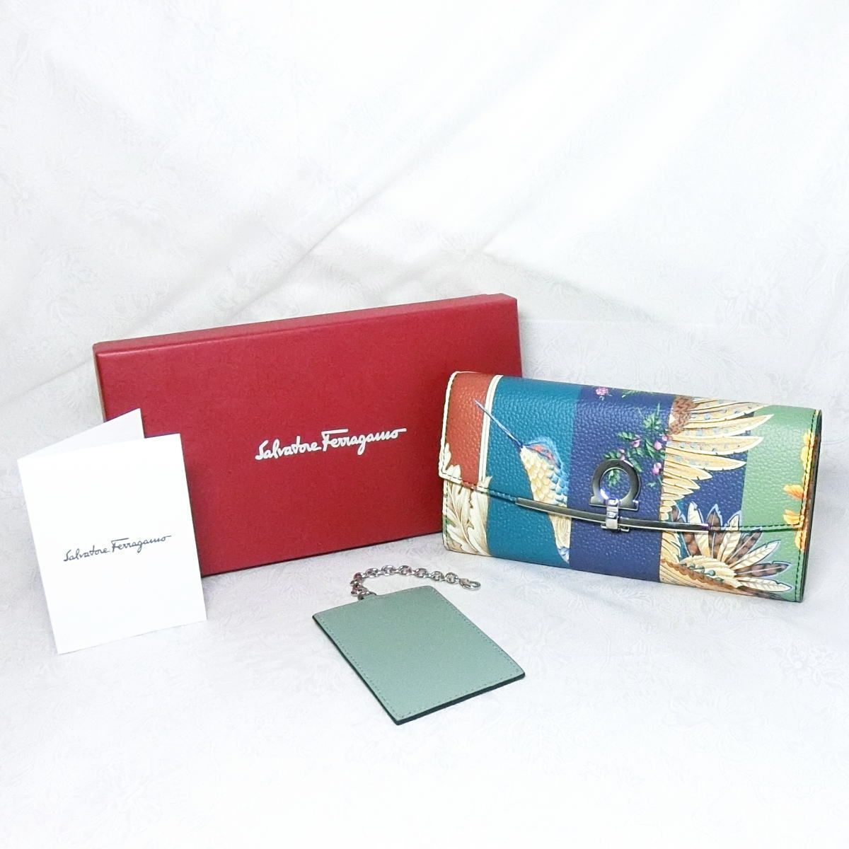 サルヴァトーレ フェラガモ Ferragamo 二つ折り長財布 花鳥プリント JP 