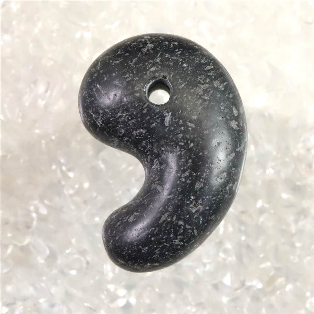 富士溶岩 33mm勾玉 証明書付 13.7g  【榎本通商88182】